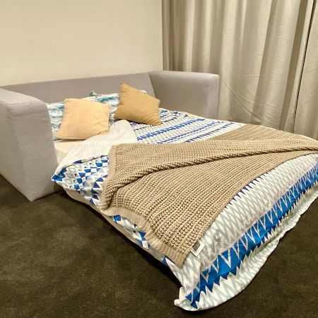 Modern 2-Bedroom Apartment 7-Mins Walk To ควีนส์ทาวน์ ภายนอก รูปภาพ