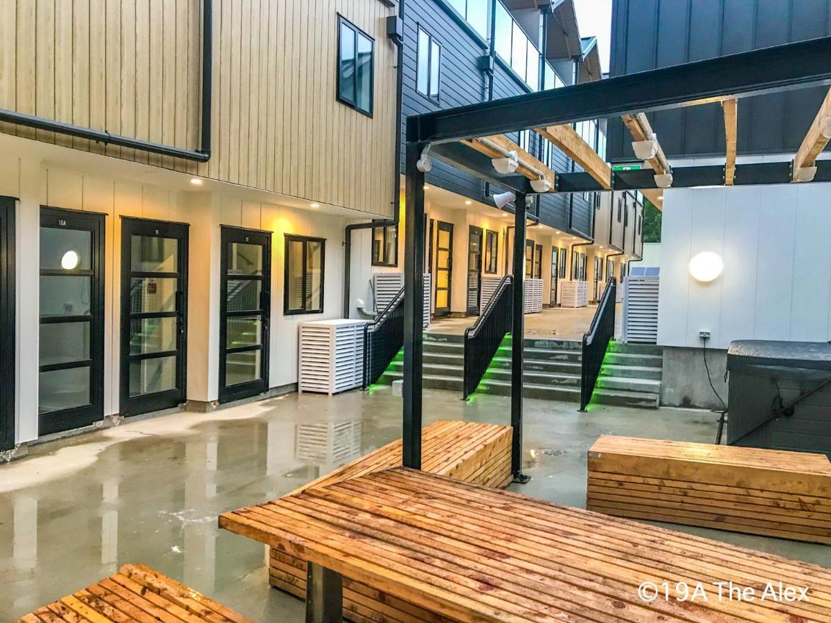 Modern 2-Bedroom Apartment 7-Mins Walk To ควีนส์ทาวน์ ภายนอก รูปภาพ