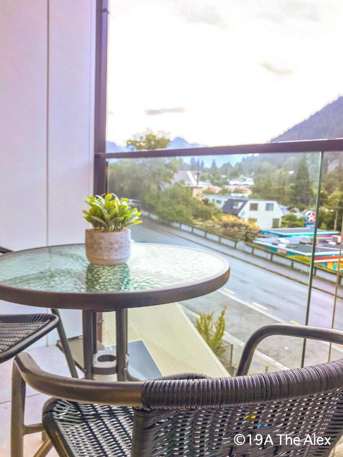 Modern 2-Bedroom Apartment 7-Mins Walk To ควีนส์ทาวน์ ภายนอก รูปภาพ
