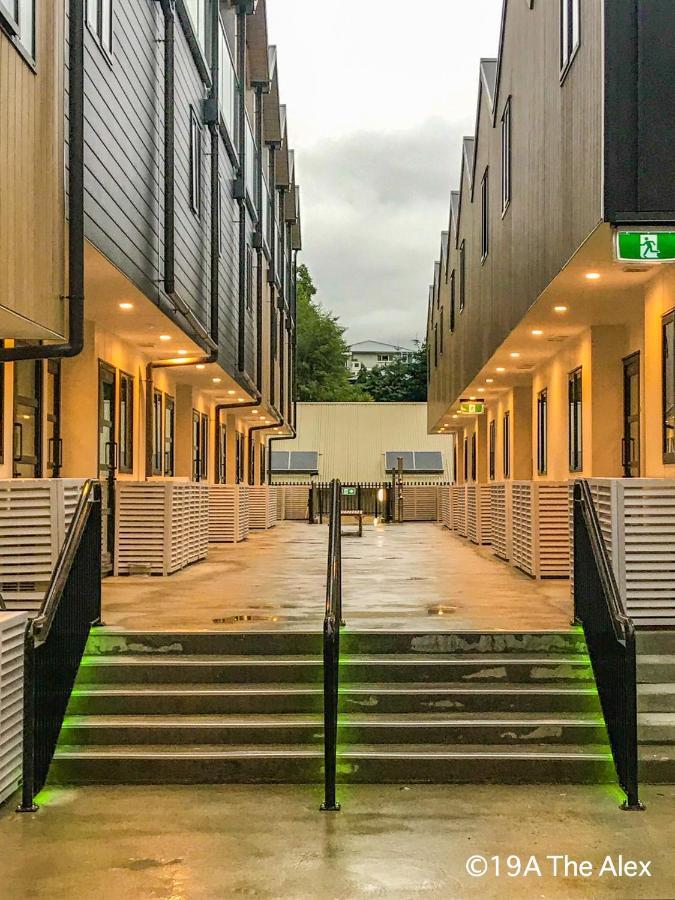 Modern 2-Bedroom Apartment 7-Mins Walk To ควีนส์ทาวน์ ภายนอก รูปภาพ