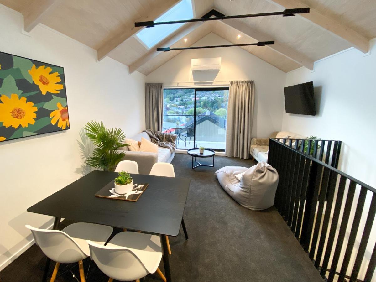 Modern 2-Bedroom Apartment 7-Mins Walk To ควีนส์ทาวน์ ภายนอก รูปภาพ