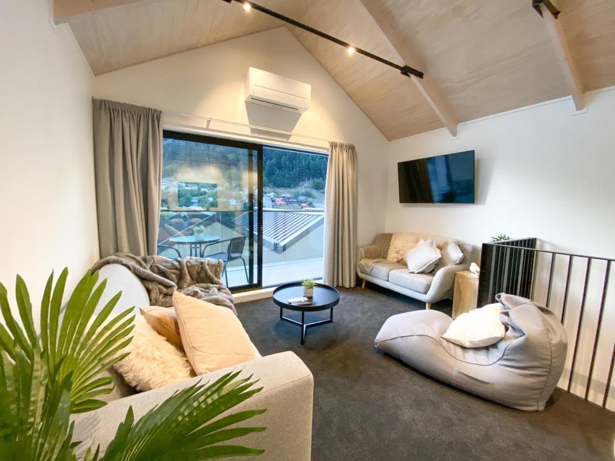 Modern 2-Bedroom Apartment 7-Mins Walk To ควีนส์ทาวน์ ภายนอก รูปภาพ