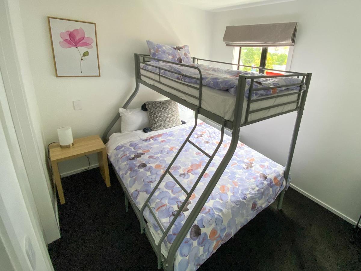 Modern 2-Bedroom Apartment 7-Mins Walk To ควีนส์ทาวน์ ภายนอก รูปภาพ