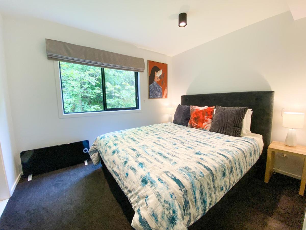 Modern 2-Bedroom Apartment 7-Mins Walk To ควีนส์ทาวน์ ภายนอก รูปภาพ